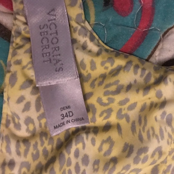 2 Victorias Secret bras. 34D - Picture 7 of 7